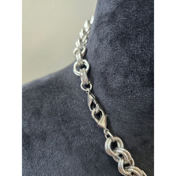 Women's Textured Chain Necklace With Lobster Clasp Elegant Statement Jewelry - Picture 6 of 6